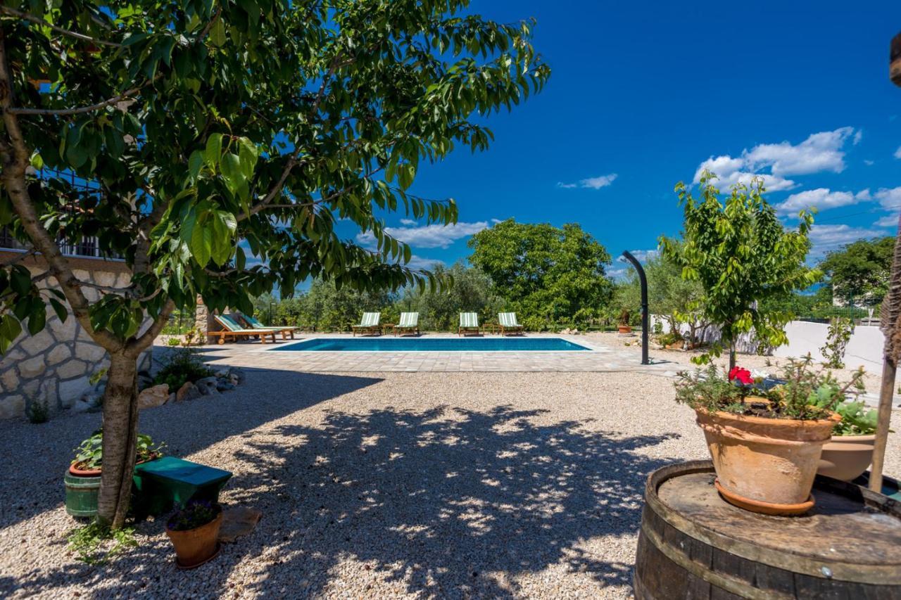 Villa Adastra Малинска Экстерьер фото